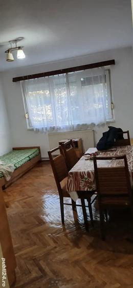 Apartament cu 3 camere semidecomandat în Central
