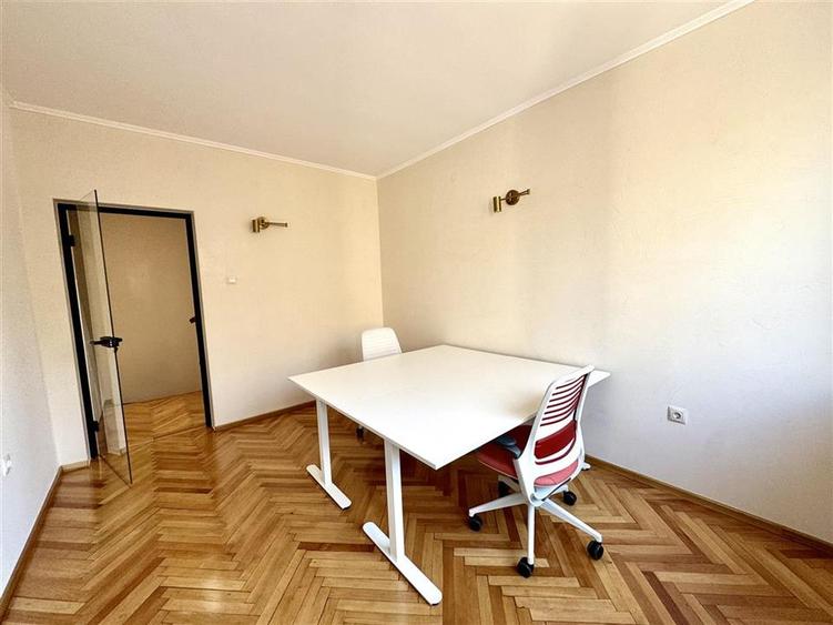 Birou, de 500 mp, în Central