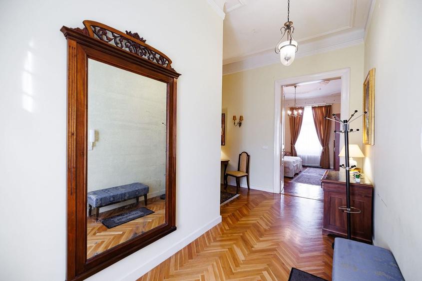 Apartament 3 camere - monument istoric - zona Ultracentrala - Comision 0% - 27