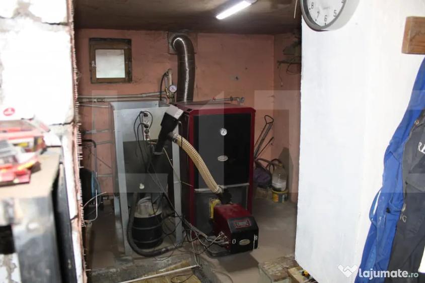 Casă cu 7 camere cu Teren 1580 Mp în Central