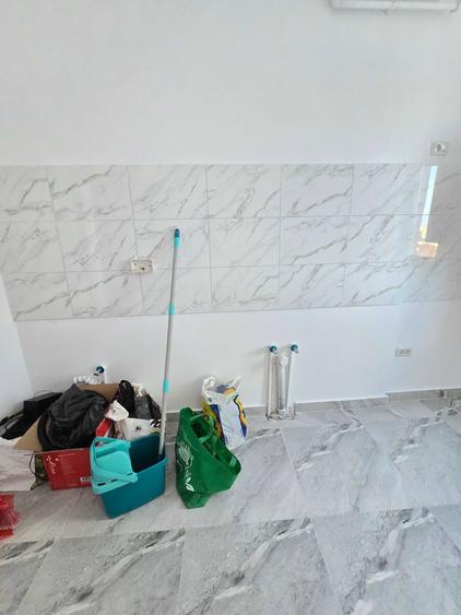 Apartament cu 2 camere decomandat în Roșu