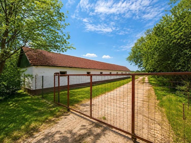Spațiu comercial, de 1,300 mp, în Ant