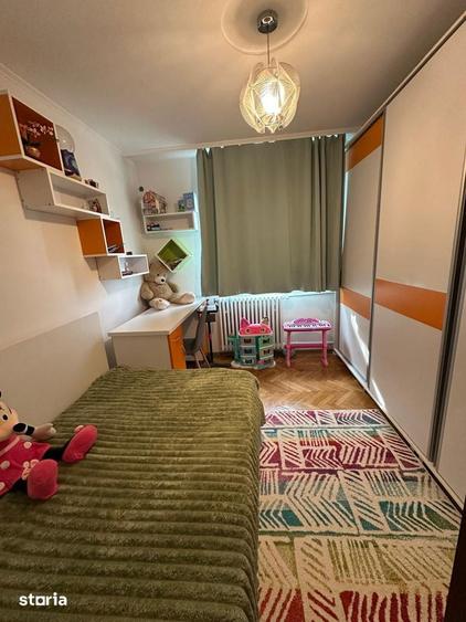 Apartament cu 3 camere semidecomandat în Militari