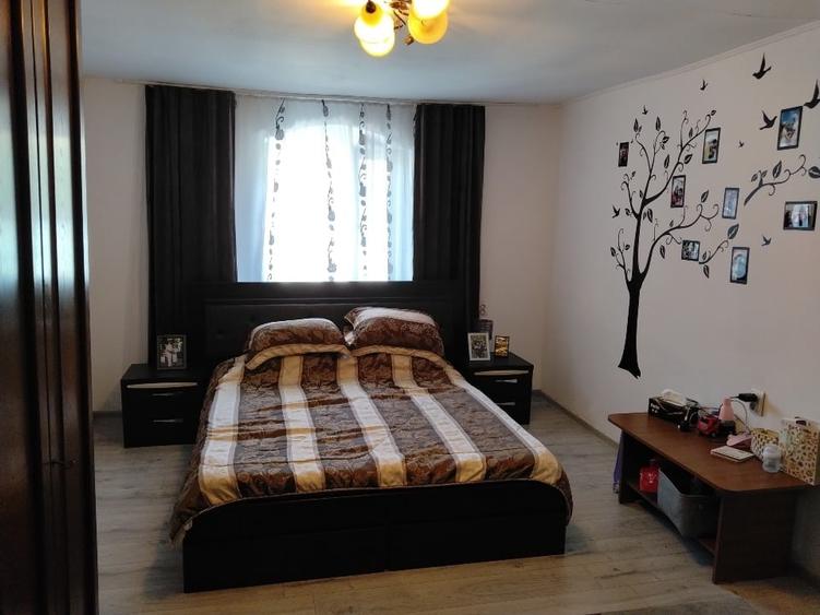 Casă cu 5 camere cu Teren 1200 Mp în Dobrosloveni