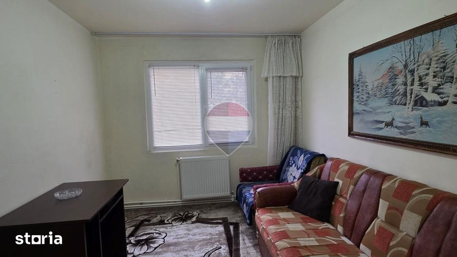 Apartament cu 3 camere semidecomandat în Central
