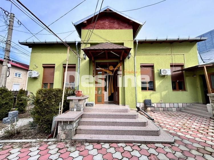 Casă individuală cu 9 camere cu Canalizare în Gheorghe Doja