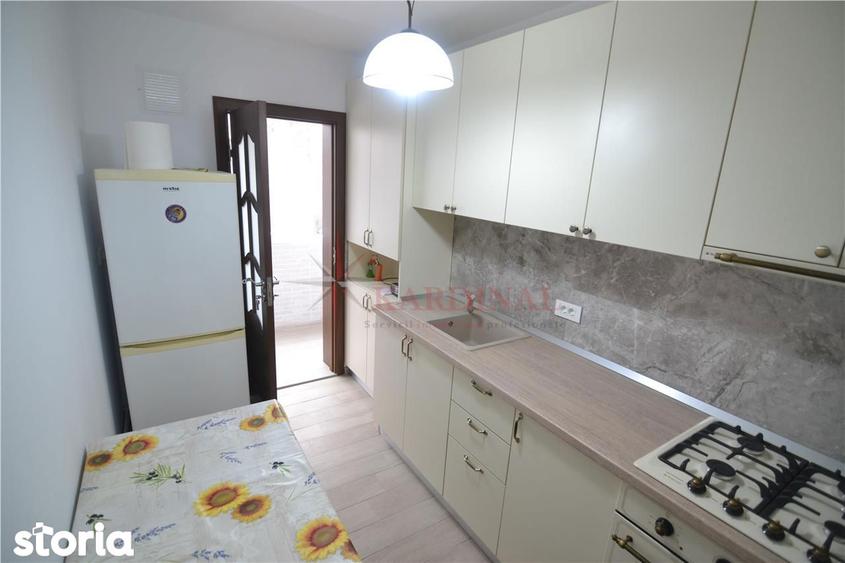 Apartament cu 3 camere decomandat în Florilor
