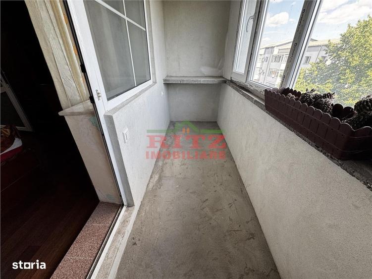 Apartament cu 3 camere decomandat în Tineretului