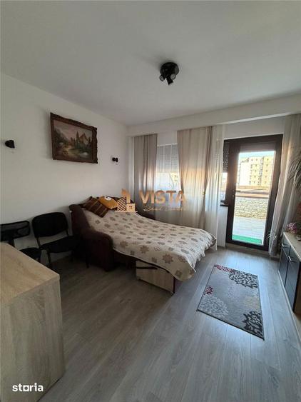 Apartament cu 4 camere, mobilat în Tractorul