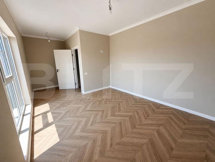 Apartament cu 3 camere decomandat în Sud