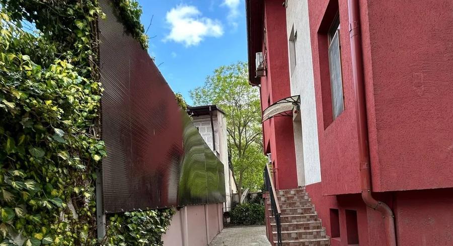 Casă individuală cu 5 camere cu Teren 250 Mp în Tei