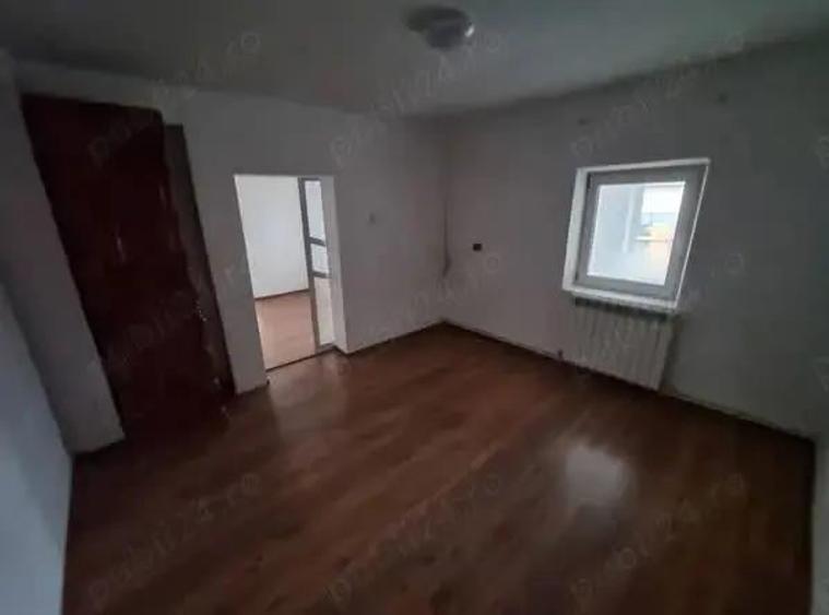 A 39 Proprietarul vinde in Buhu?i ,casa 3 camere la strada , - 13