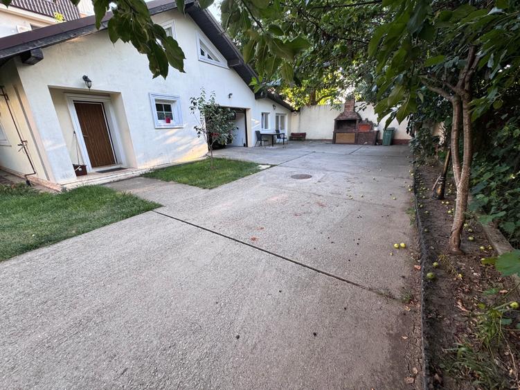 Casa deosebita sector 4 P+1+M. 6 cam.Util 418mp. Teren 1638mp - 50