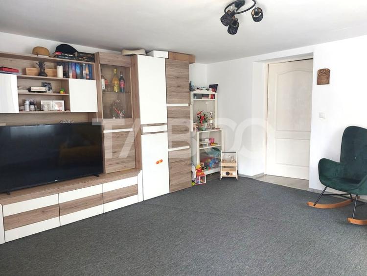 Casa de vanzare 6 camere 260 mp gradina zona foarte linistita Cisnadie - 2