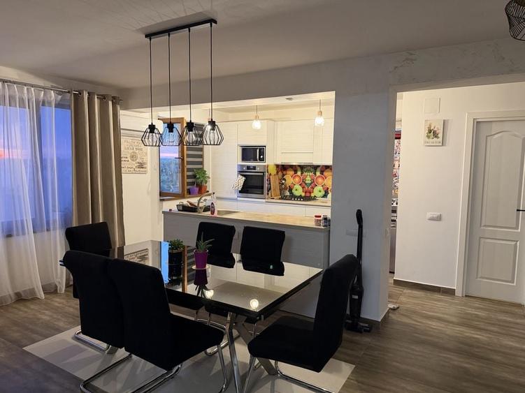 Apartament cu 3 camere decomandat în Central