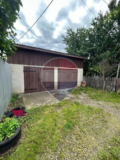 Casă individuală cu 10 camere cu Teren 154 Mp în Central