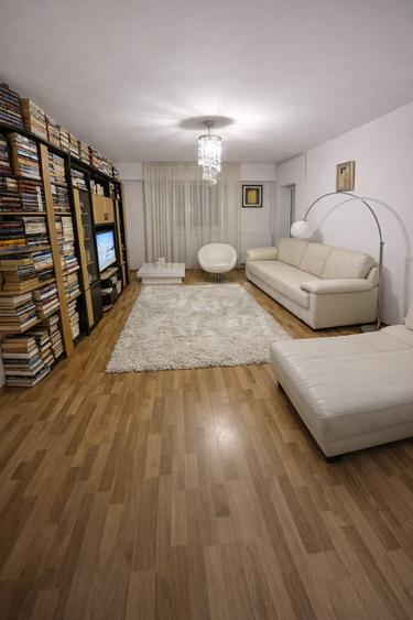 3 camere Calea Călărașilor decomandat,inst. schimb.,parcare,an 1996 - 1