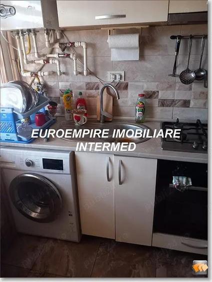 Garsoniera decomandata ,zona Far - 2