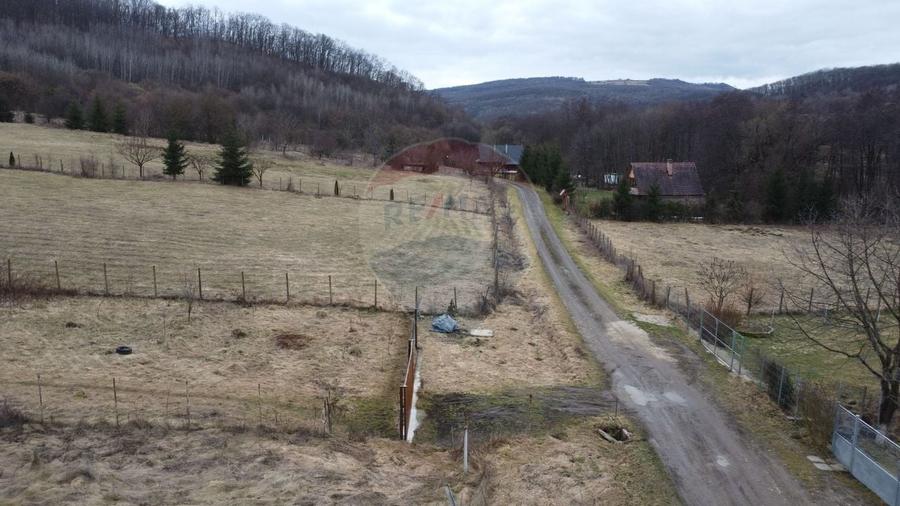 Teren 999 mp. Front 15,70 ml. Valea Garbaului - Floresti - 15