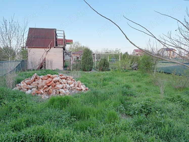 Casuta la mare cu mult teren - 8