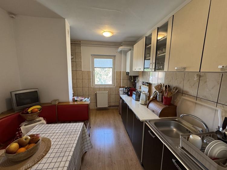 Apartament decomandat cu 3 camere in Florilor, strada Crinului - 6