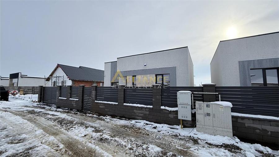 Casa Individuala - 3 camere - 2 bai - 371 mp teren - 1