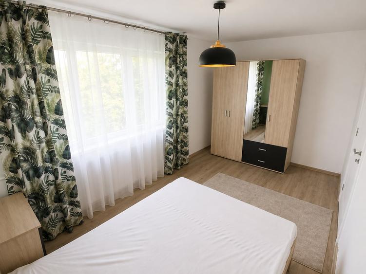 Apartament cu 2 camere semidecomandat, mobilat în Podu Roș