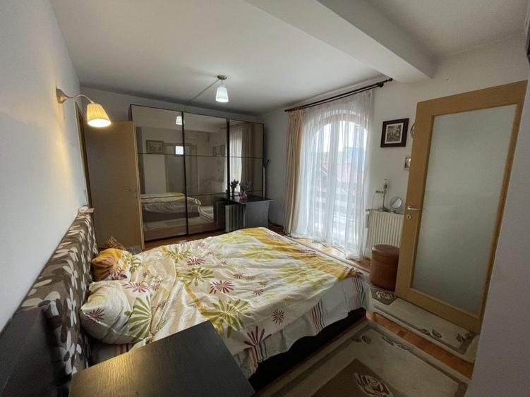 VILA P+1, Su = 350 mp.Teren 2000 mp + ANEXA,la DN 65- Valea Mare - 12