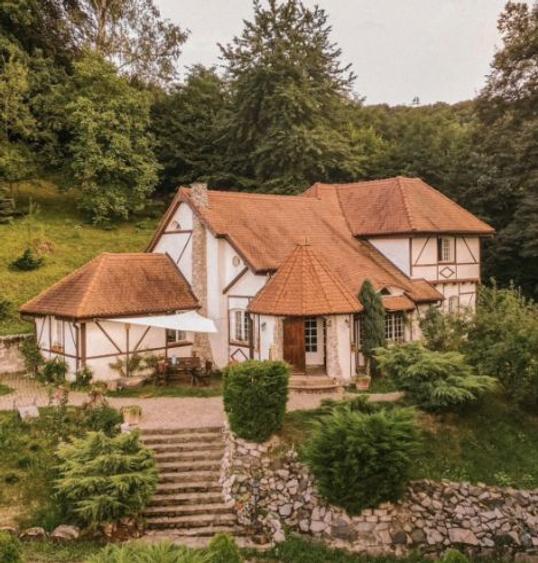 Proprietate unica, cu vedere spre cetatea Medievală Sighișoara ( sit UNESCO ) - 2