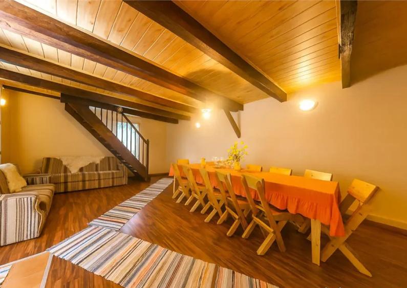 OFERTA REZERVATA!!Refugiu montan,cu 2100 mp domeniu verde,ar - 8