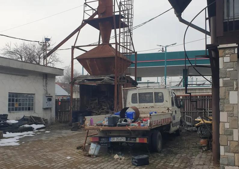 Vand service auto,cladire birouri,atelier tamplarie ?i spa?iu comercial,central - 2