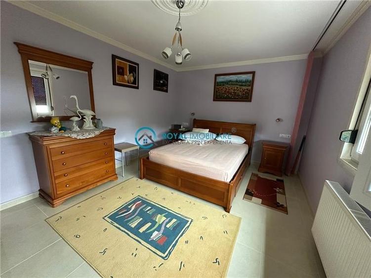 Casă individuală cu 8 camere cu Teren 3797 Mp în Lipănești