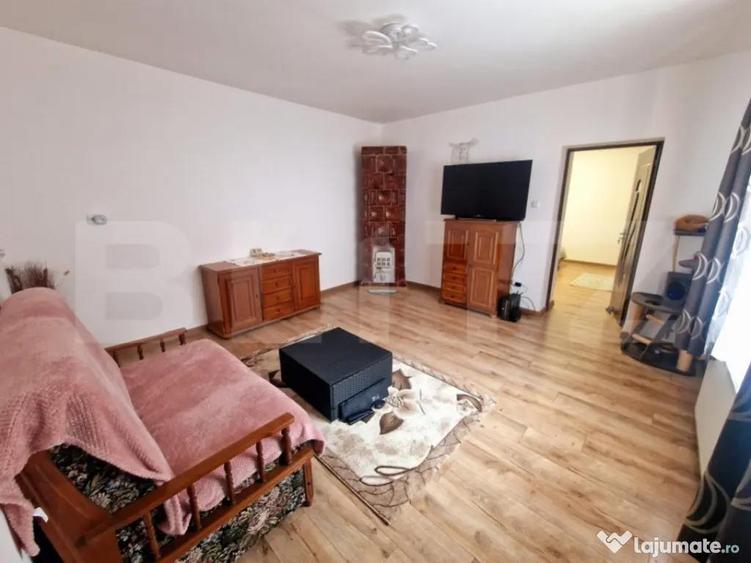Casa familiala cu 4 camere, 2432 mp teren, Feldioara - 1