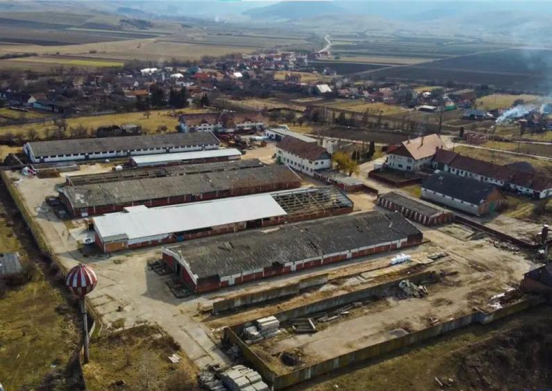 FILM! Complex agrozootehnic cu traditie, echipat,pretios pot - 16