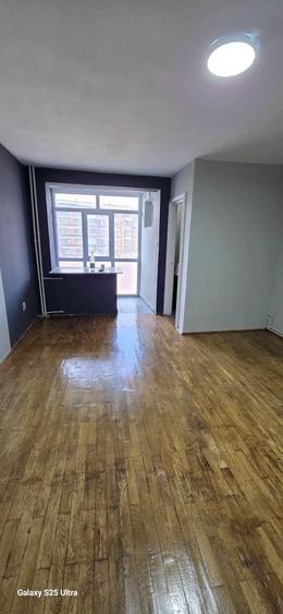 Garsoniera et. 2, vedere la strada - 1