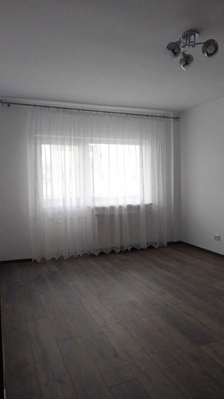 Proprietar inchiriez apartament 2 camere zona centrala Petrodava - 1