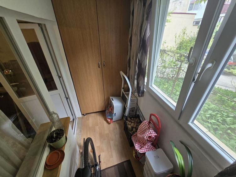 Aproape de Spitalul Judetean. Mobilat. Boxa la subsol. - 12