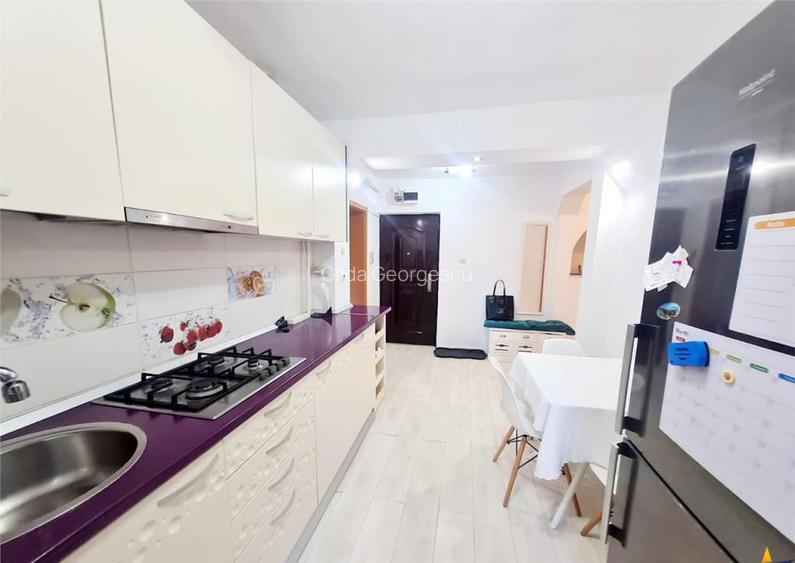 Apartament decomandat, suprafata generoasa, cu boxa si loc d