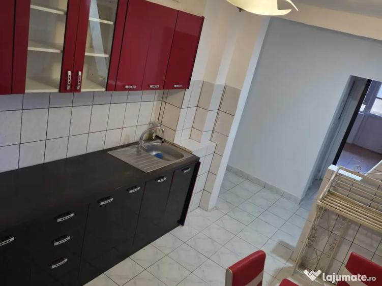 Apartament 3 camere decomandat Cetate - 2