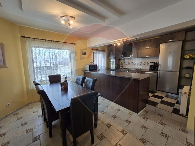 CASA SPATIOASA SI PRIMITOARE IN CENTRUL ORASULUI  AVRIG JUD,  SIBIU - 19