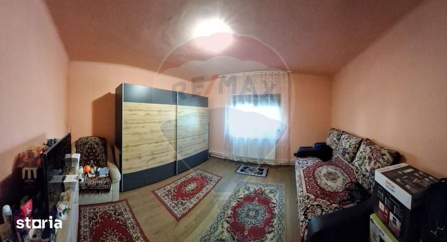 Casa spa?ioasa de vanzare in zona metropolitana, Fughiu - 2