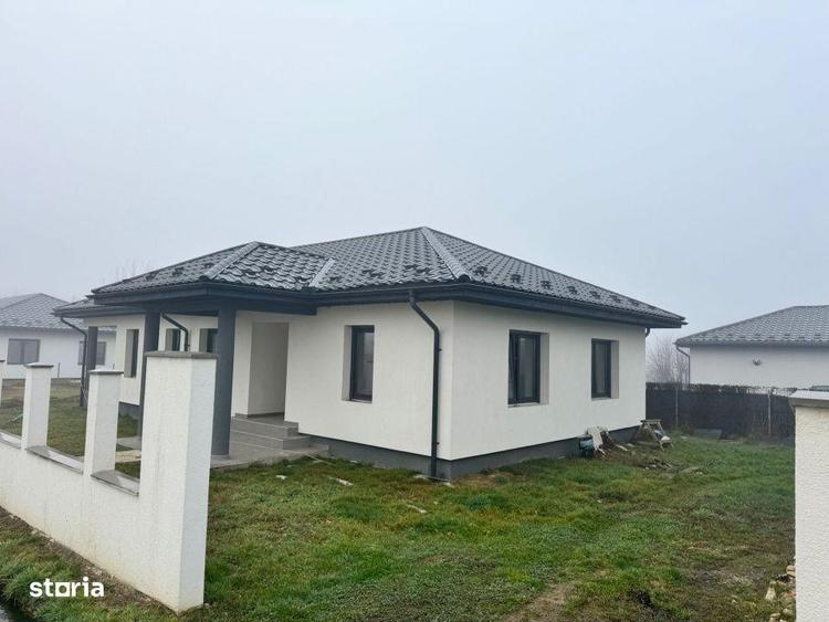 Casa individuala de vanzare 131 mp construiti, teren 6 ari - 17