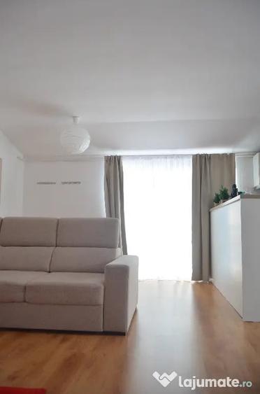 Apartament cu 3 camere decomandat în Poiana Țapului