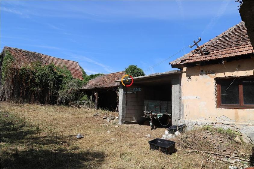 Casă individuală cu 3 camere cu Teren 2556 Mp în Bruiu