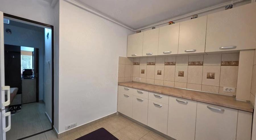 Apartament cu 3 camere decomandat în Lipovei