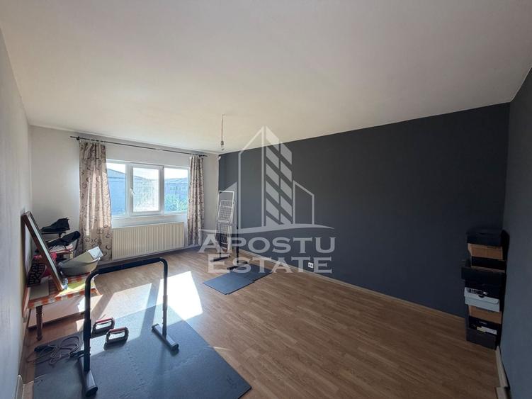 Apartament cu 3 camere decomandat, mobilat în Lipovei