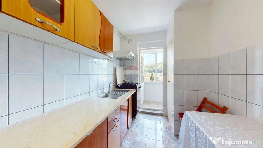 Apartament cu 2 camere decomandat în Noua