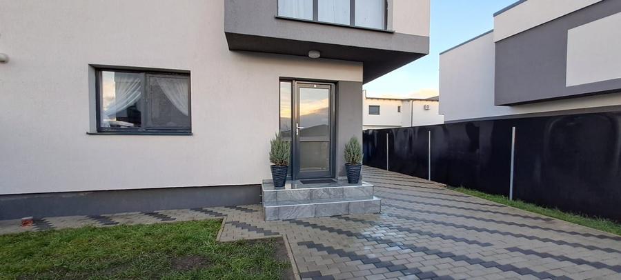 Apartament cu 2 camere semidecomandat în Sânpetru