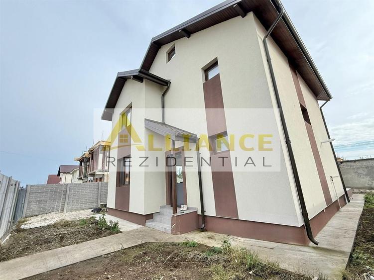 Casă individuală cu 4 camere decomandat cu Canalizare în Berceni