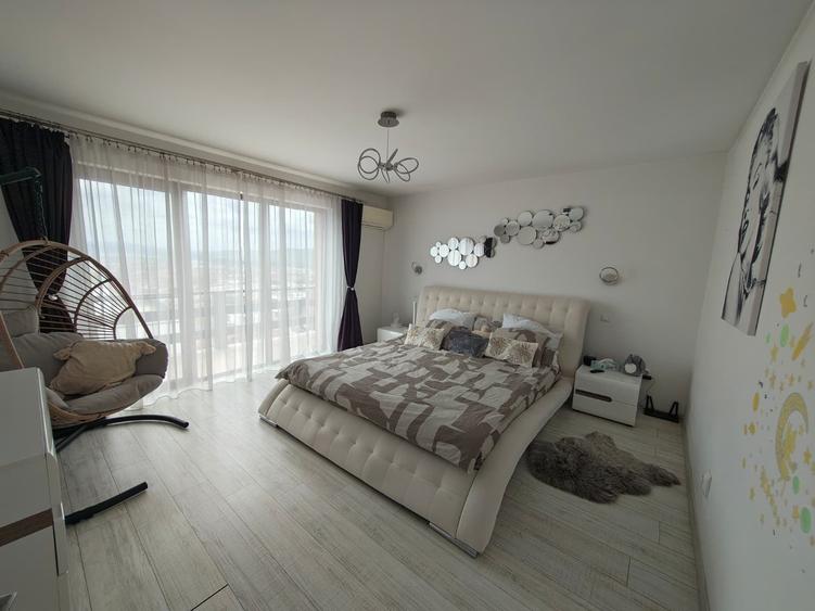Duplex cu 4 camere cu Garaj în Florești